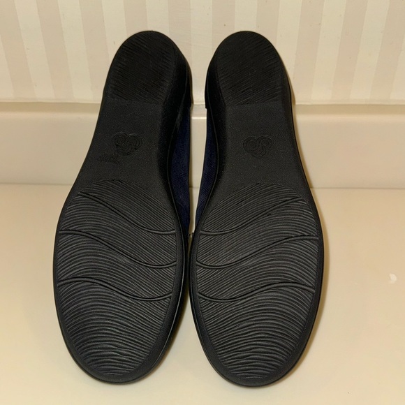 Clarks Cloudsteppers Ayla Slip On Loafer Flats - Picture 13 of 16